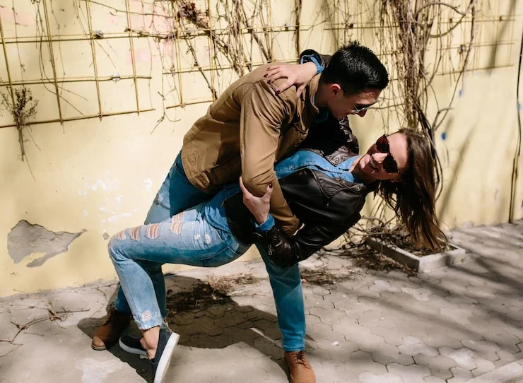 15 Powerful and Romantic Texts To Get Him Chasing You